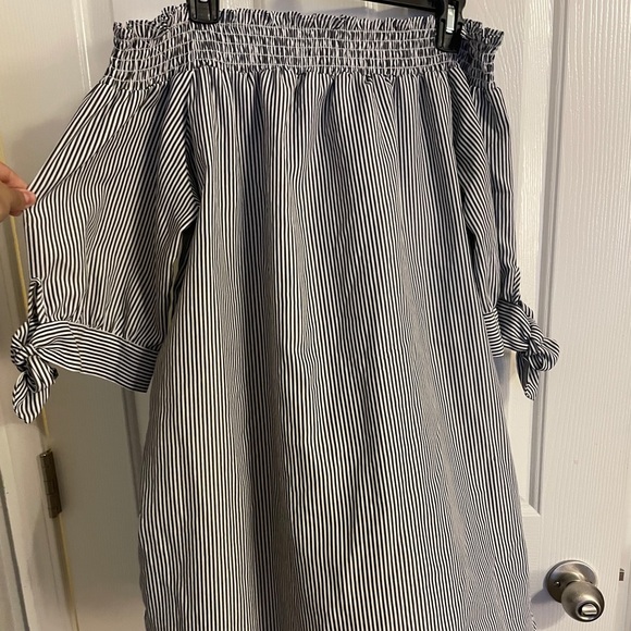 Dress - Picture 1 of 2